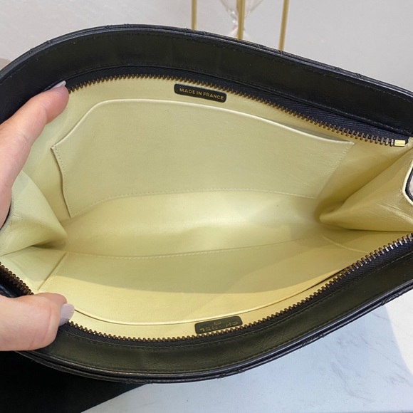 SOLD ✘ ᴄʜᴀɴᴇʟ ʟᴀʀɢᴇ ϙᴜɪʟᴛᴇᴅ ʟᴀᴍʙsᴋɪɴ ᴄᴄ ᴄʟᴜᴛᴄʜ ʙᴀɢ - Picture 4 of 8